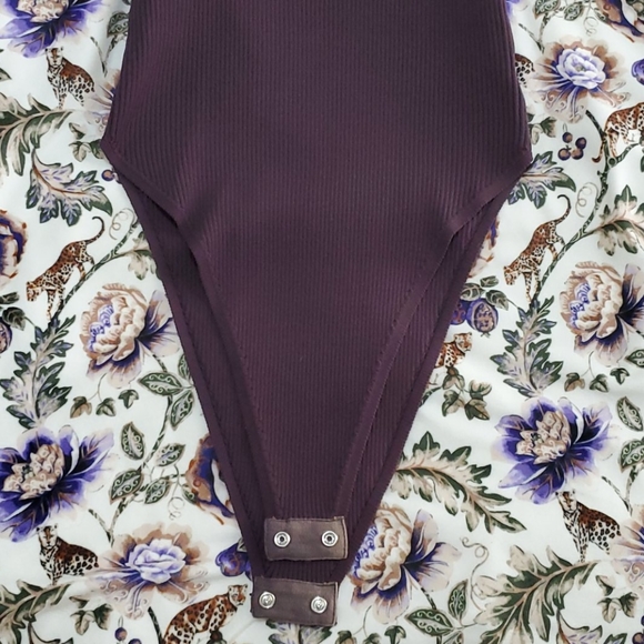 Large left! NWT Bodysuit! - Picture 5 of 5